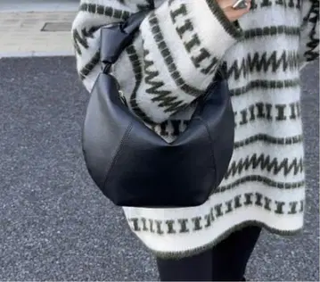 [온라인 한정판] 크루아상 백 블랙 택 포함