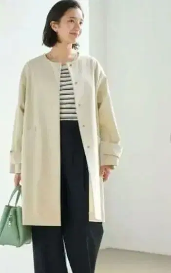 그린 라벨 릴랙싱 메탈 도트 노카라 코트