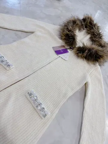 [택 포함 미사용 새상품] Rady 아이보리 퍼 후드 니트