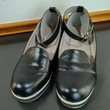 bY 키다리 아저씨 앵클 스트랩 블랙 펌프스