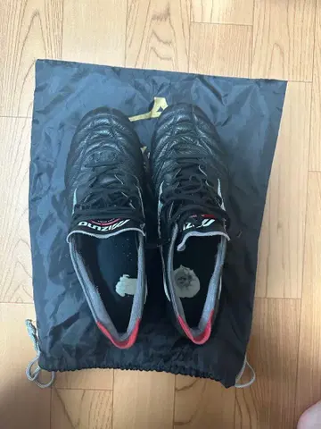 Mizuno Blitz 축구화 블랙/레드