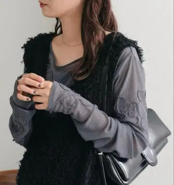 카스타네 플라워 코드 자수 시어 TOPS 차콜 그레이