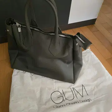 오늘만 가격 인하! 지아니카리니 GUM 빅 보스턴 백 별 패턴 카키