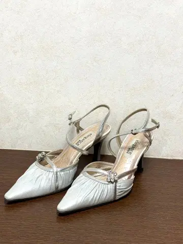 히미코 스틸레토 펌프스 비쥬 장식