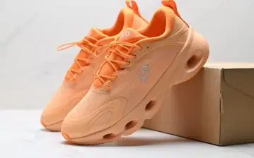 ON과 콜라보한 러닝화