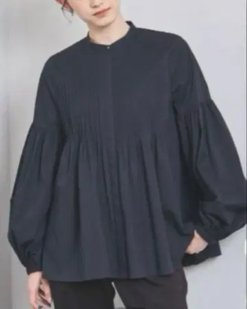 새상품 유나이티드 애로우즈 벌룬 턱 블라우스