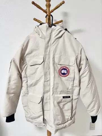 CANADA GOOSE 화이트 다운 자켓