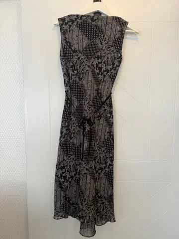 [ ] 슬리브리스 비대칭 원피스 페이즐리 무늬