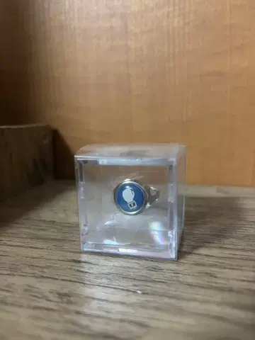 POINTLESS JOURNEY TOY RING 'GLOVE' BLUE