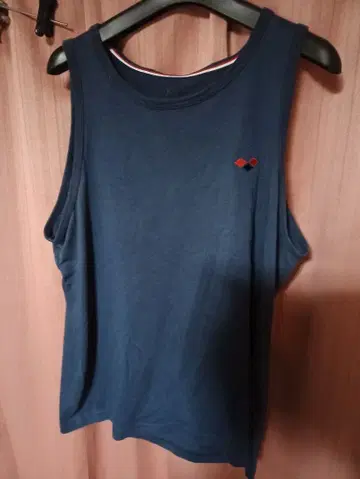 ARENA 아레나 네이비 탱크탑 자수 로고