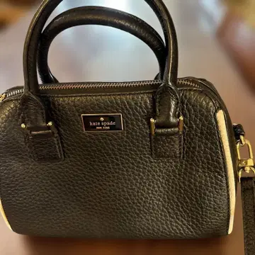 케이트, 스페이드의 네이비 백