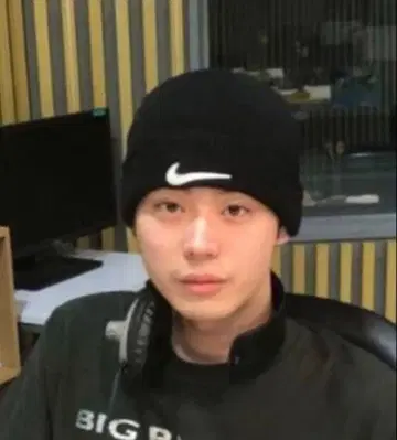 Nike 네이비 니트 모자