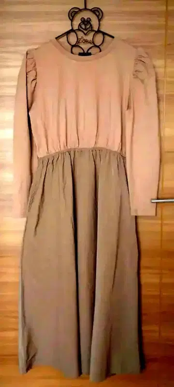 베이지 긴팔 퍼프 슬리브 롱 원피스