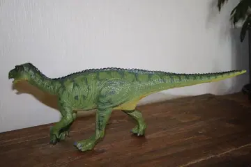 이구아노돈 공룡 피규어