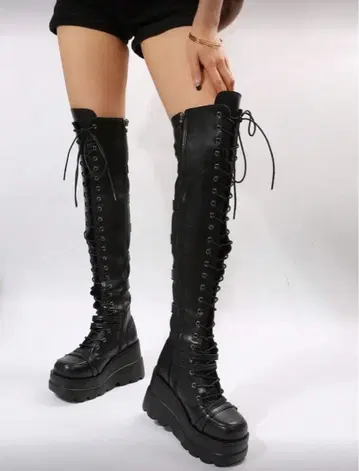 통굽 롱 부츠 블랙 레이스업 펑크 스타일 지뢰계