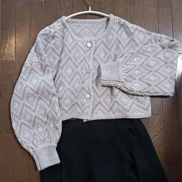 그레이쉬 퍼플의 숏 기장 니트 가디건