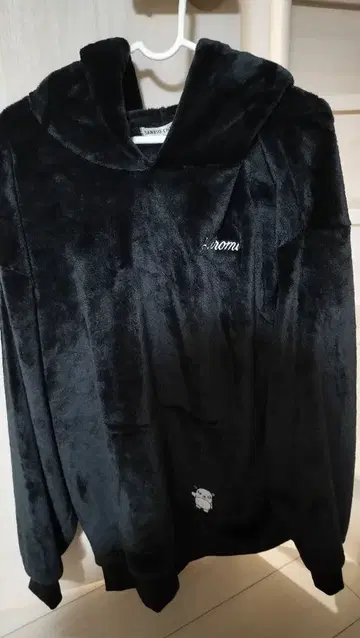 쿠로미의 후드 부착 플리스 재킷