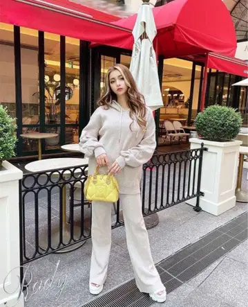 [새상품] Rady 개더 슬리브 니트 셋업 베이지