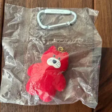 빨간색 곰 모양 캡슐 토이 카라비너 포함