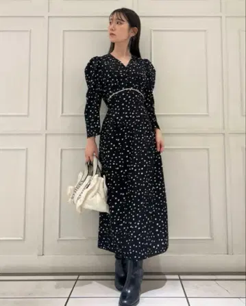 SNIDEL 랜덤 하트 프린트 원피스 BLK 1 스나이델