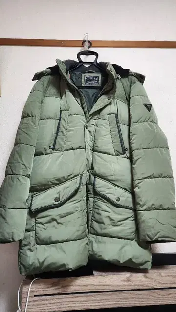 GUESS 후드 부착 올리브 그린 밀리터리 자켓