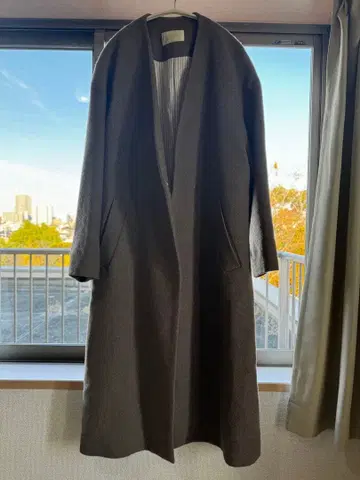 베이지 롱 코트 빔즈하트