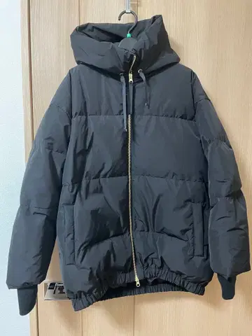 Alegre 후드 부착 블랙 다운 자켓 Very 스토어