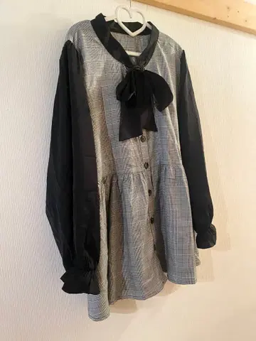 완판템! 미사용! GOLD JAPAN 보타이 체크 페플럼 블라우스