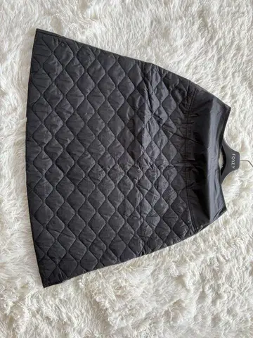 [새상품급] 폭시 블랙 퀼팅 미디 스커트 사이즈 38