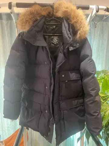 네이비 퍼(fur) 부착 다운 자켓