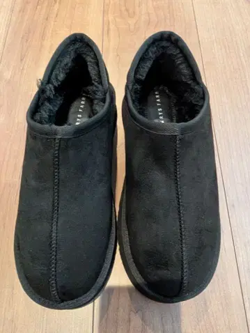 LOWRYSFARM 통굽 페이크 무스탕 신발 새상품급! L size