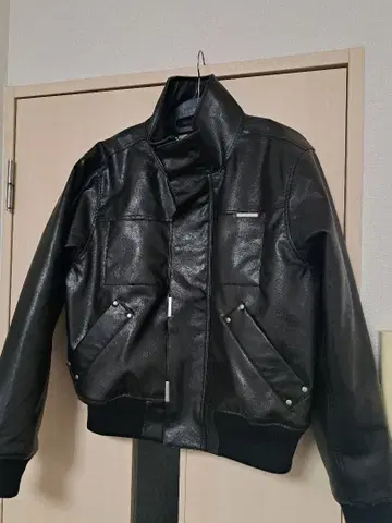 젠틀 루이스 블랙 가죽 아우터 스탠드 카라