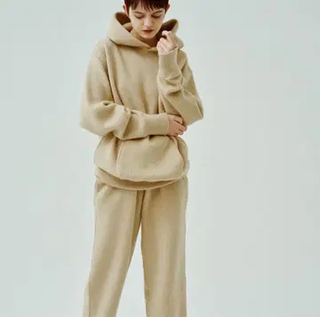 HERILL 골든 캐시미어 스웨트 팬츠