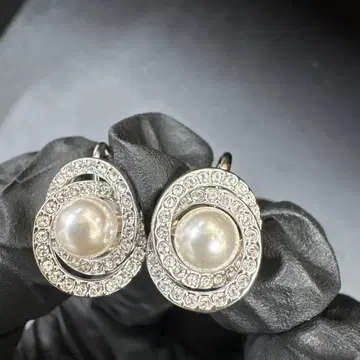 진주와 크리스탈 귀걸이