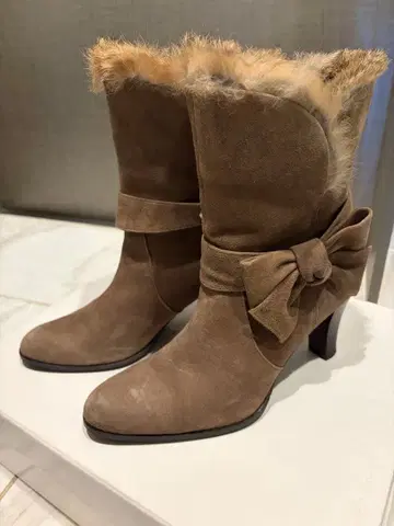 브라운 스웨이드 퍼 부츠