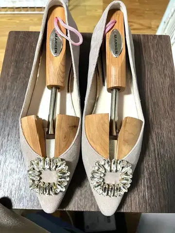 스웨이드 펌프스