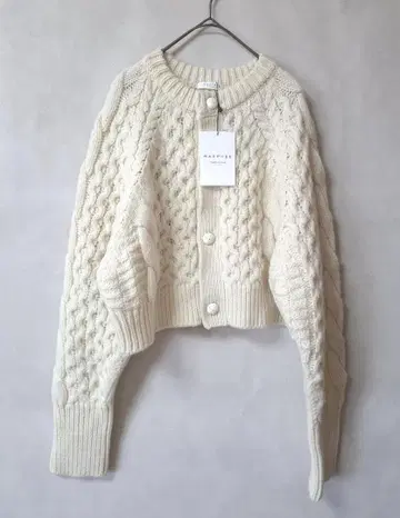 [ 미사용 새상품 ] TOMORROWLAND MACPHEE 케이블 니트