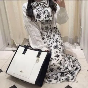 evelyn 꽃무늬 퍼프 소매 원피스