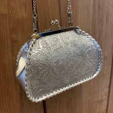 카빙 트라이브스 한정판 실버 가마구치 미니백 체인 포함 새상품급