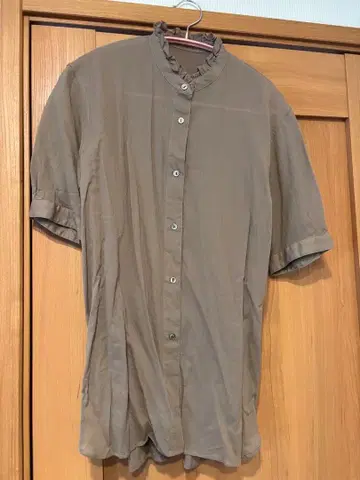 BEAUTY&YOUTH 프릴 장식 베이지 칠부 소매 셔츠