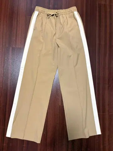 GU x rokh 베이지 사이드 스트라이프 팬츠