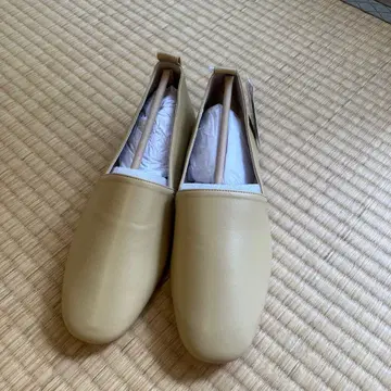 크림색 슬립온 슈즈 사이즈: 24.5 - 25
