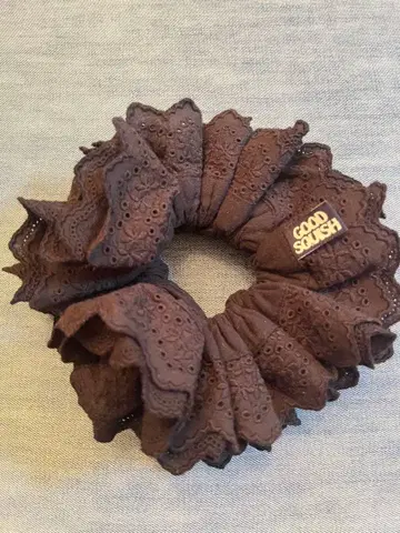 GOOD SQUISH 브라운 레이스 스크런치