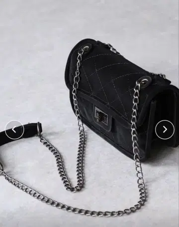 새상품 Riberry 매트 퀼팅 체인 숄더백