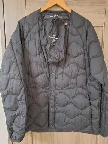 유니클로 화이트 마운티니어링 다운 블랙 XL