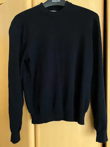 HILTON 블랙 크루넥 니트