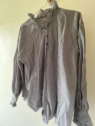 저널 스탠다드 소프트 스트라이프 프릴 블라우스