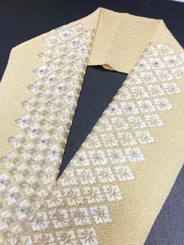 하나비시 스톤 장식 자수 장식용 깃 폴리에스테르 크레이프 원단 아이보리