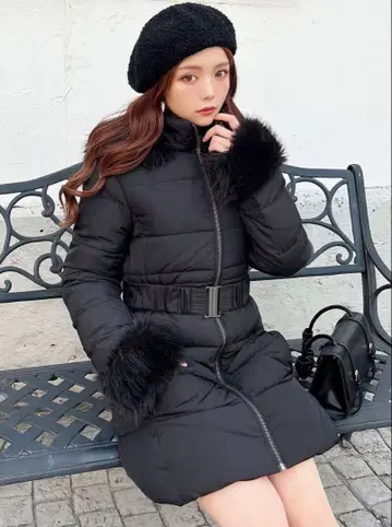 RESEXXY 후드 부착 다운 코트 블랙