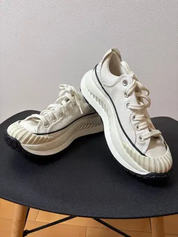 컨버스 올스타 화이트 스니커즈